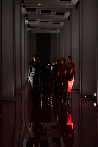 Look 60